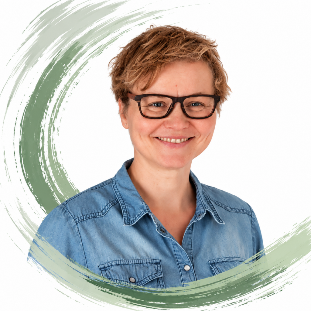 Freundliches Porträt mit grünem Pinselring
